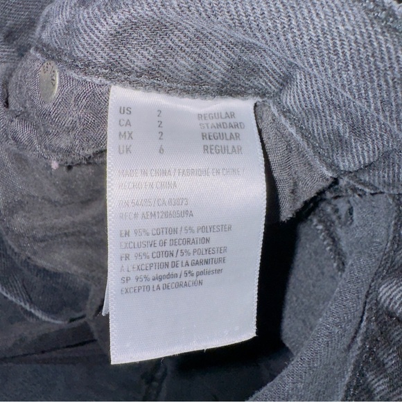 American Eagle AEO Black Wash Denim High Rise Distressed Mom Jean size 2 - Picture 6 of 7